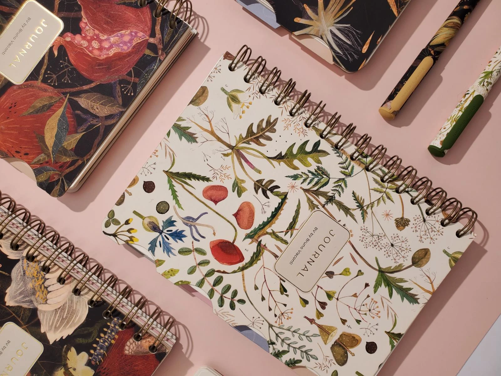 Spiralli Defter A5  120 Yaprak , 4 Ayraçlı, 30 Yap.Çizgili + 30 Yap.Çizgili + 30 Yap. Noktalı + 30 Yaprak DüzMeadow Grasses"