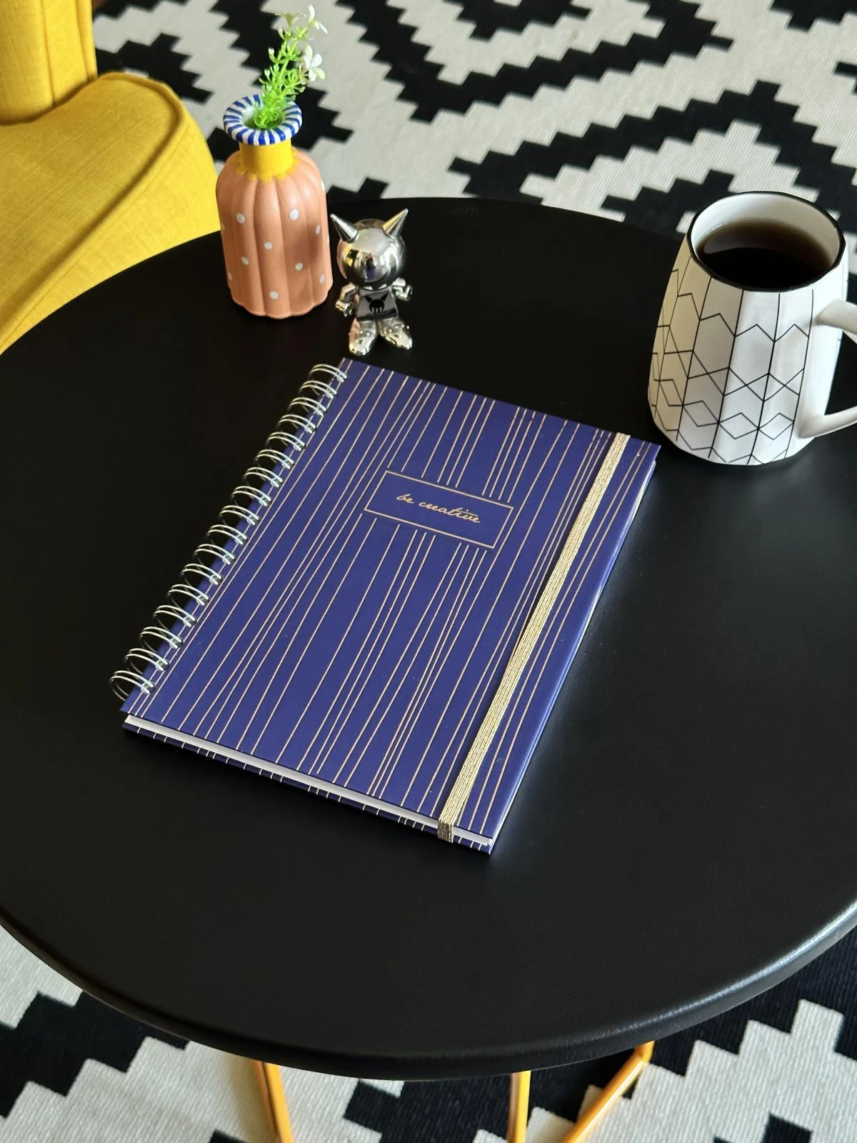 123-0067 Victoria's Journals Sert Kapaki Spiralli Defter 17x24 cm 90 gr. 96 Yaprak Çizgili