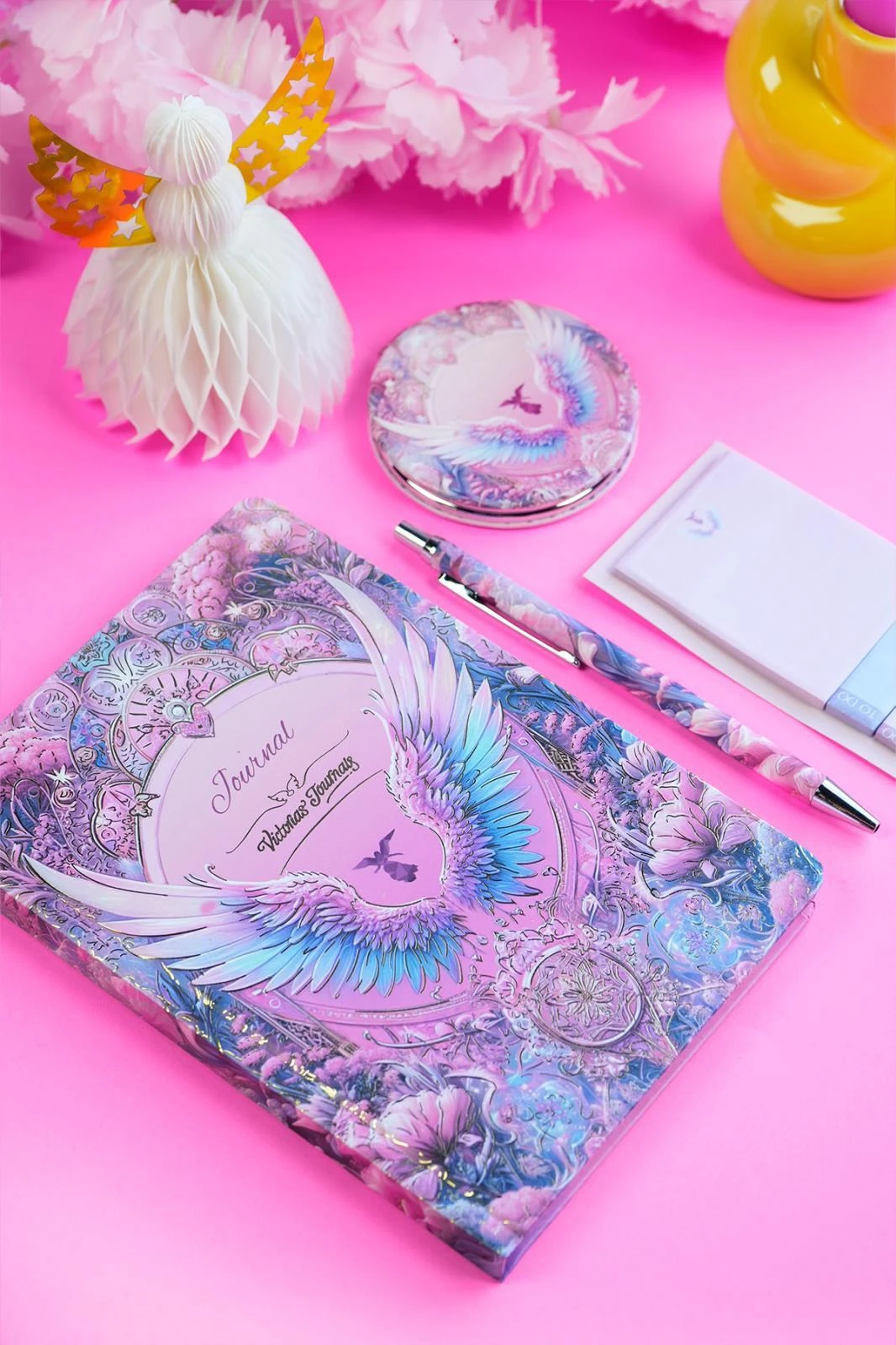 Victoria's Journals Kutulu Set, Sert Kapaklı Defter , Metal Gövdeli Tükenmez Kalem, Ayna ve 3 lü Post İt.
