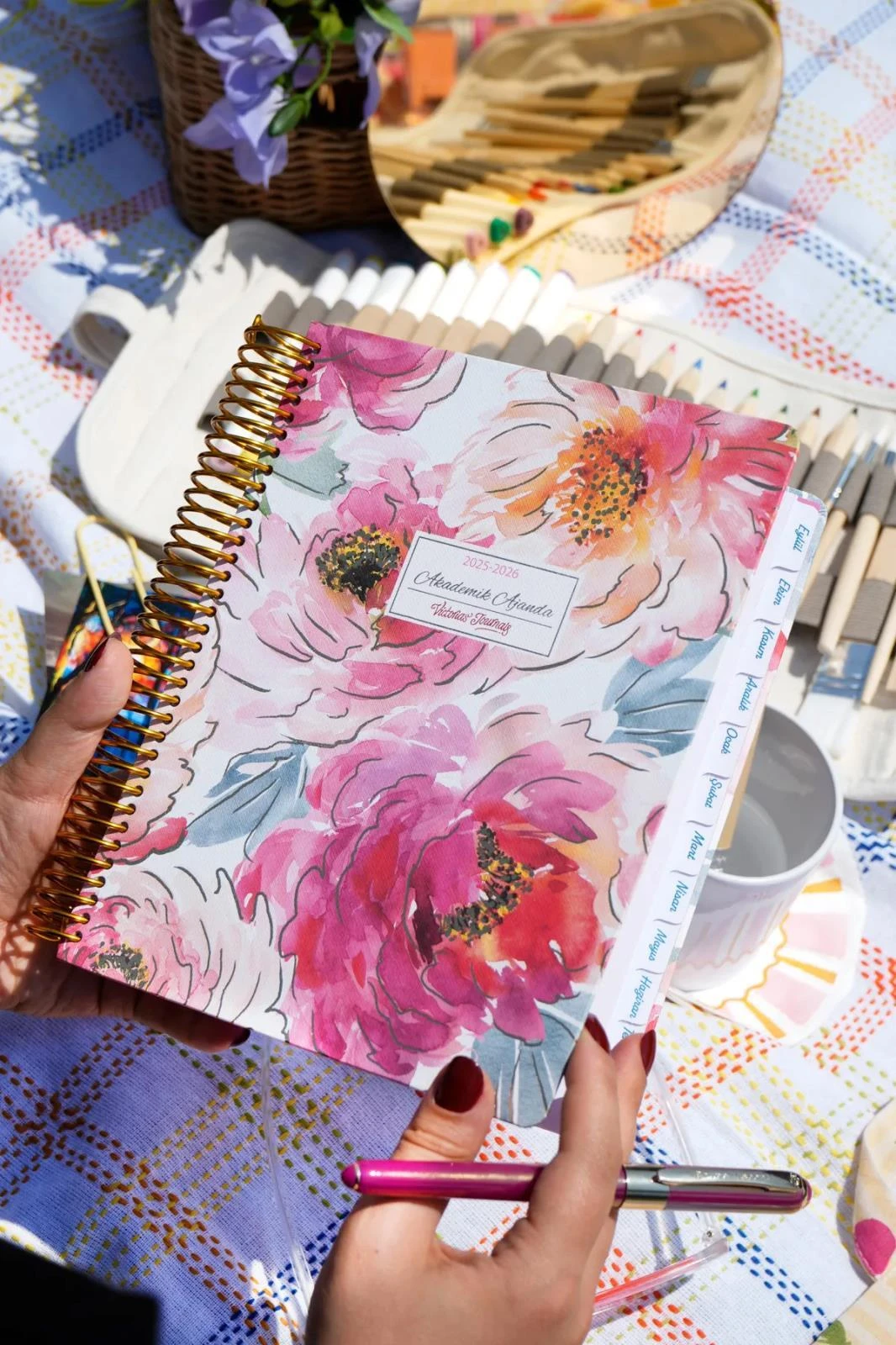 Victoria's Journals Spiralli Sert Kapak Akademik Ajanda 2025-2026. Ayraçlı 17x23 cm