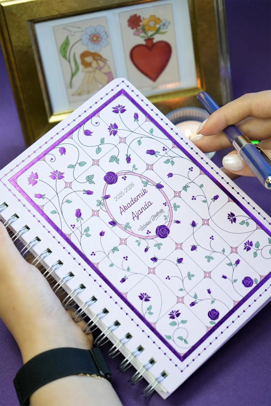 Victoria's Journals Spiralli Sert Kapak Akademik Ajanda 2025-2026. Ayraçlı  A5. Hover