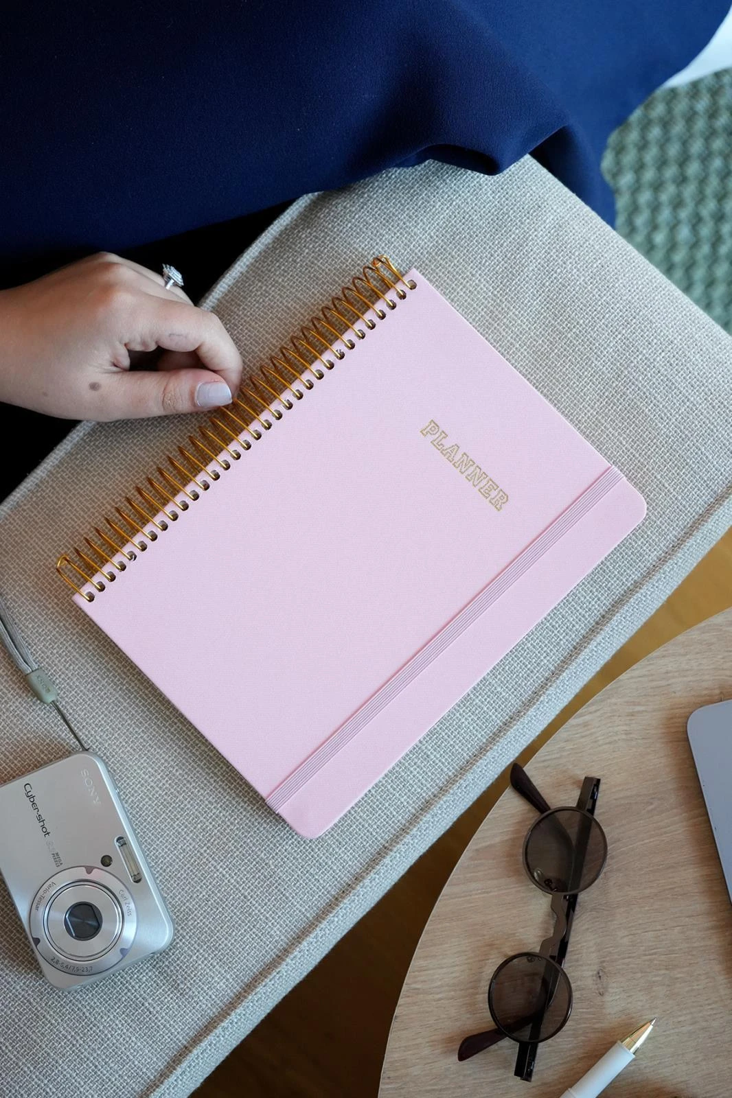 Victoria's Journals A5 Spiralli Keten Süresiz Planlayıcı Ajanda,Lastikli .Cepli Pembe Hover