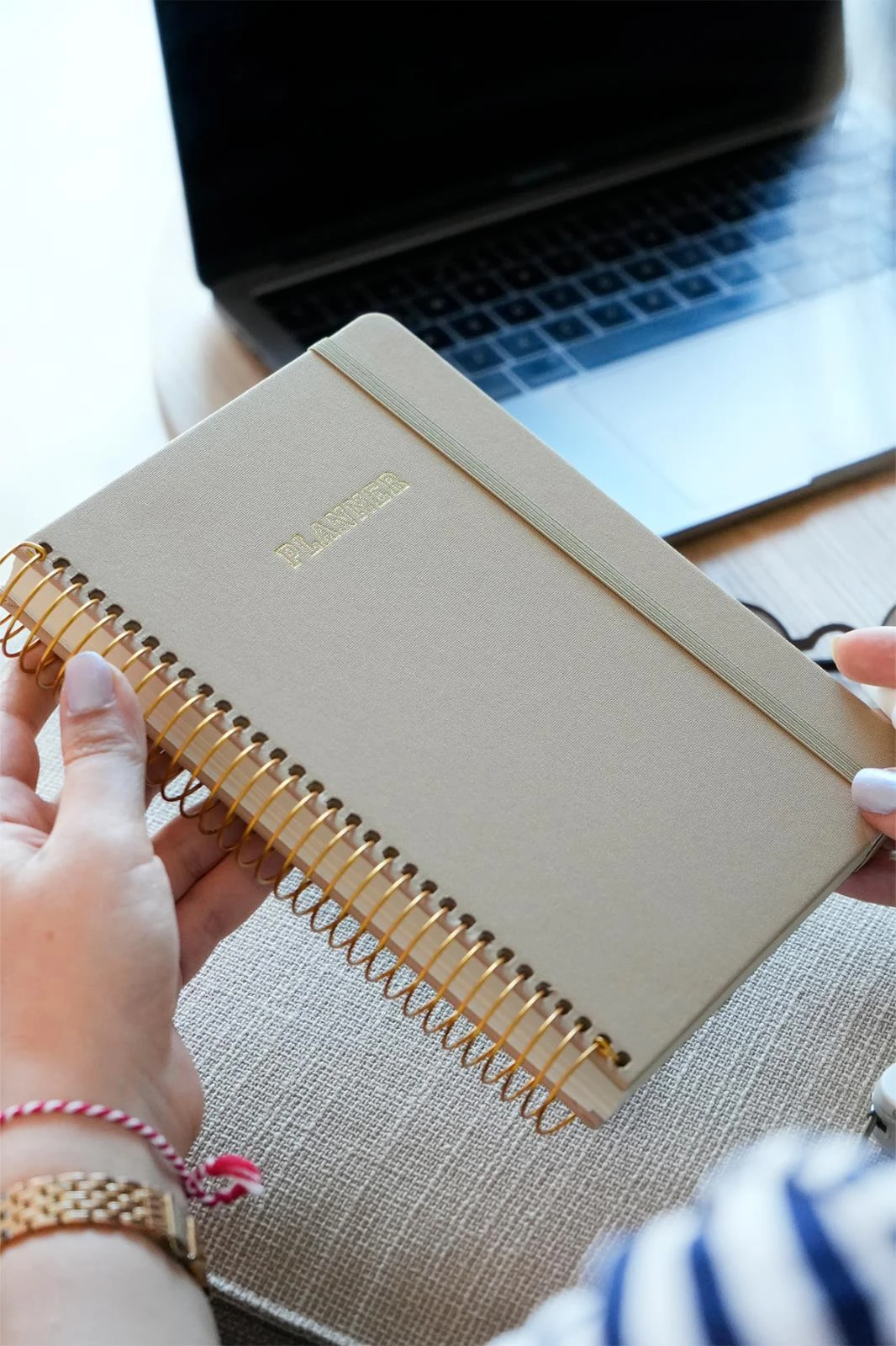 Victoria's Journals A5 Spiralli Keten Süresiz Planlayıcı Ajanda,Lastikli .Cepli Bej Hover