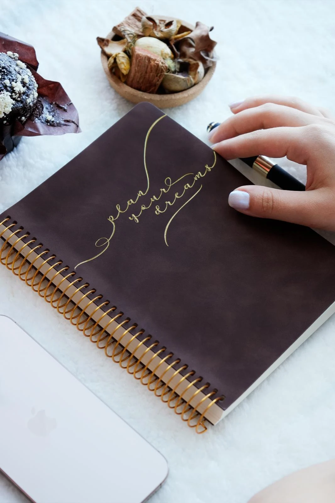 Victoria's Journals A5 Spiralli Vegan Deri Süresiz Planlayıcı Ajanda. 100 gr. Ivory. 224 sayfa. Kahverengi