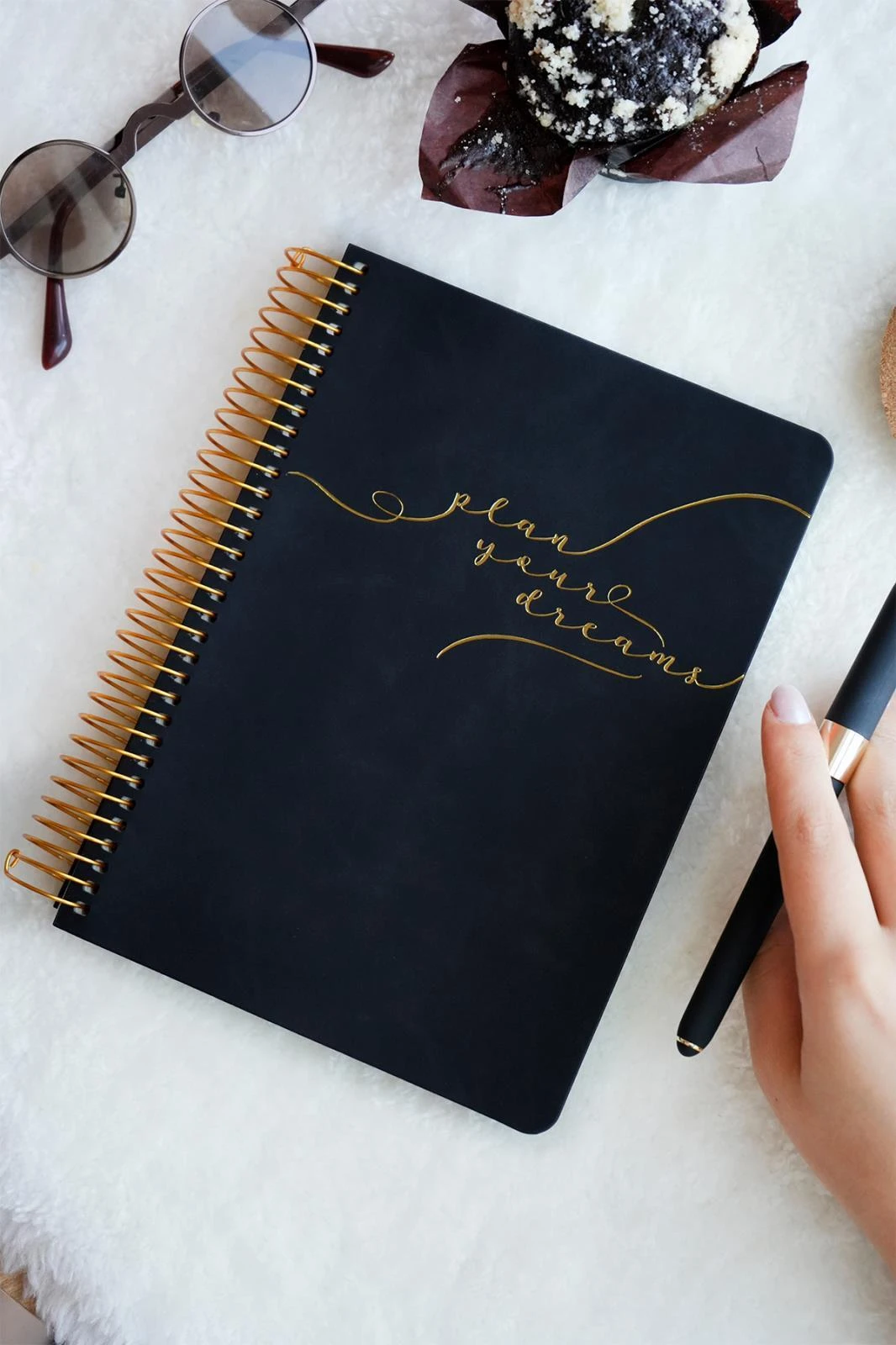 Victoria's Journals A5 Spiralli Vegan Deri Süresiz Planlayıcı Ajanda. 100 gr. Ivory. 224 sayfa. Siyah