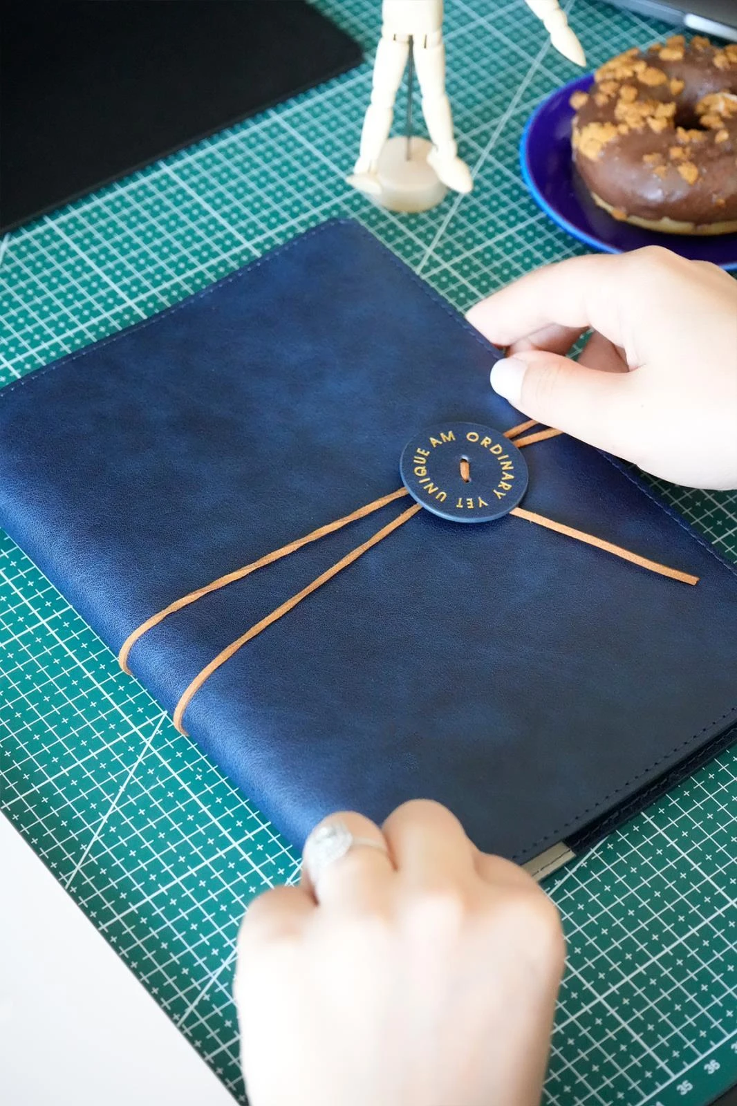 Victoria's Journals A5 Mekanizmalı Vegan Kapaklı Defter.100 gr. 160 sayfa.Çizgili