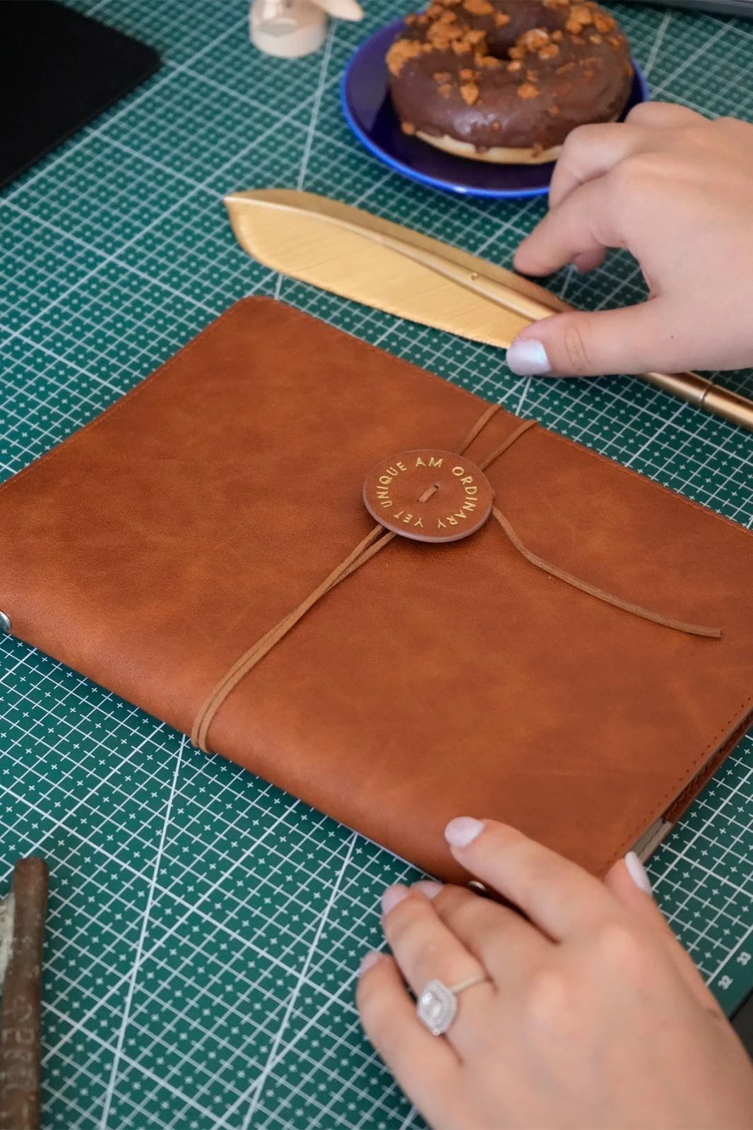 Victoria's Journals A5 Mekanizmalı Vegan Kapaklı Defter.100 gr. 160 sayfa.Çizgili