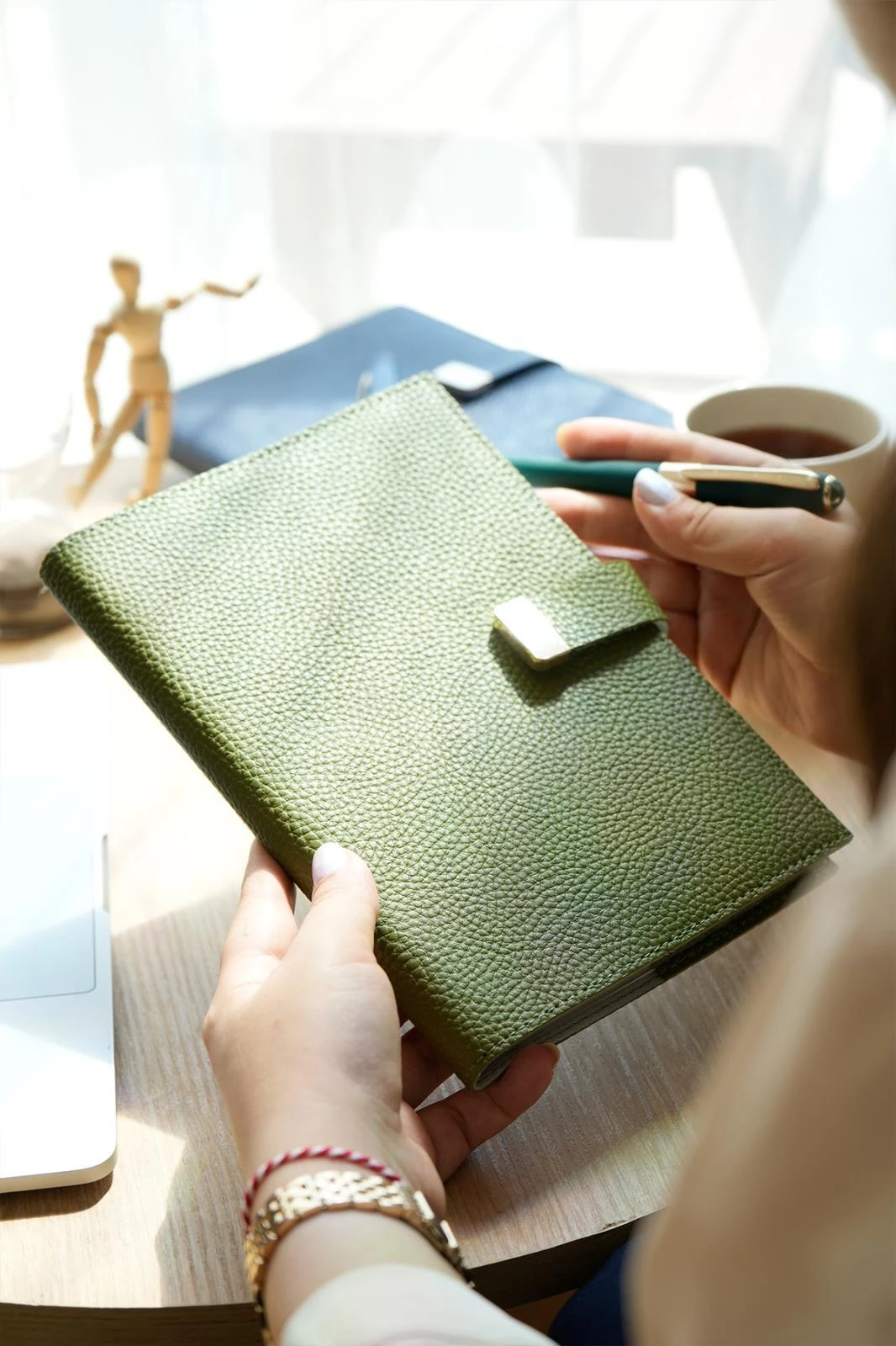 Victoria's Journals Executive Vegan Deri Defter. A5. 100 gr. 240 sayfa. Kenar Yaldızlı Yeşil
