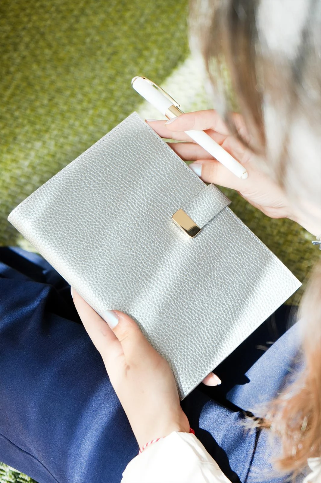 Victoria's Journals Executive Vegan Deri Defter. A5. 100 gr. 240 sayfa. Kenar Yaldızlı Gümüş