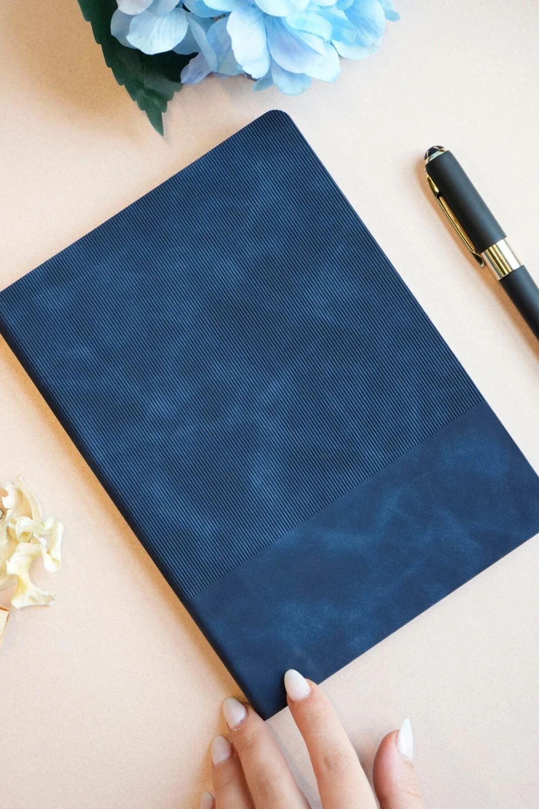 Smyth Stripes Esnek Kpk Vegan Deri Defter A5, 192 sf. 80 gr. Ivory. Kenar Renkli Hover