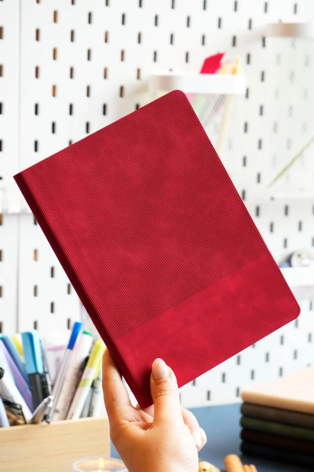 Smyth Stripes Esnek Kpk Vegan Deri Defter A5, 192 sf. 80 gr. Ivory. Kenar Renkli